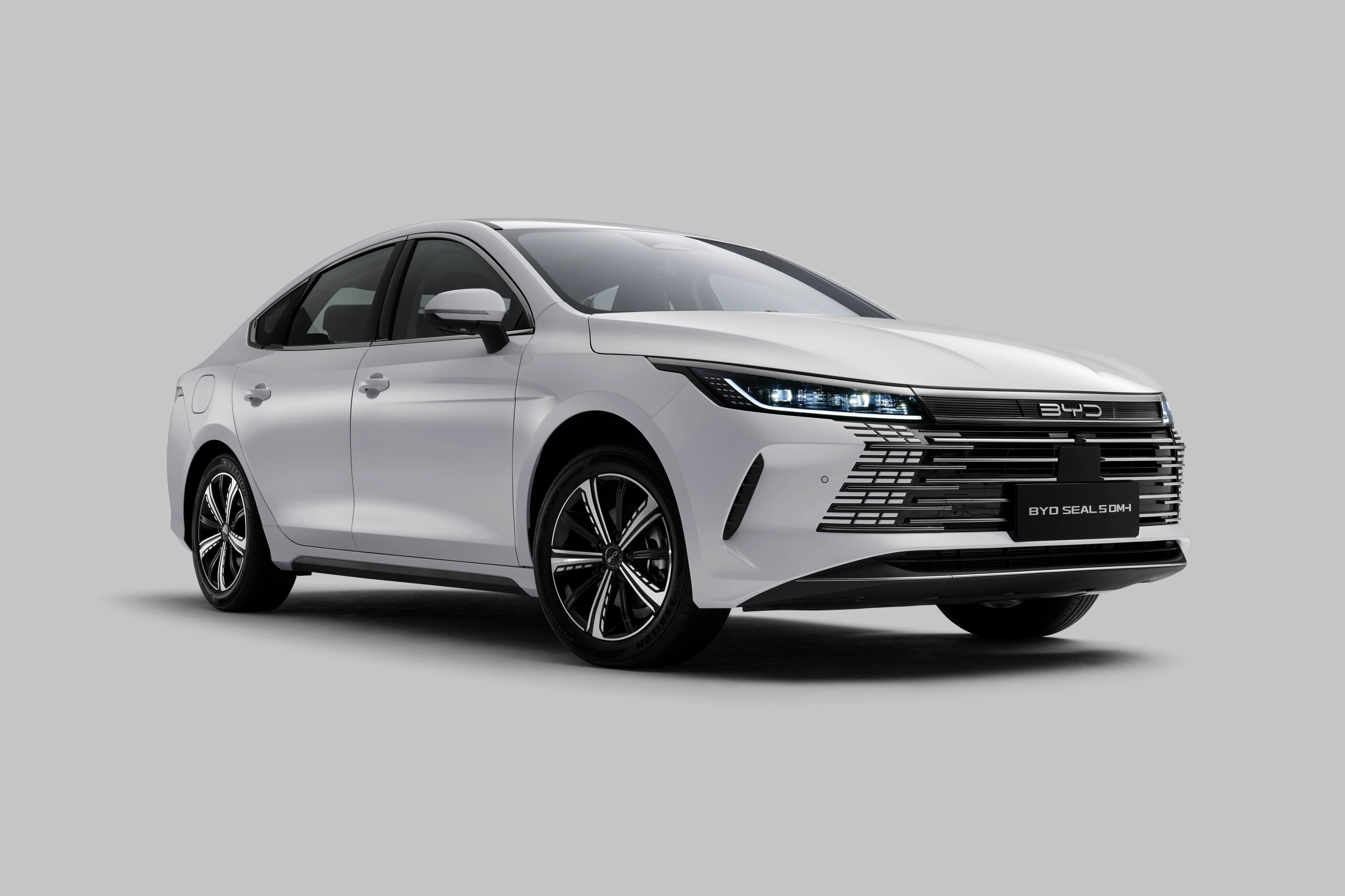 BYD Seal 5 DM-i Super Hybrid – mẫu xe Sedan PHEV hạng C đầu tiên và duy nhất tại Việt Nam – chính thức ra mắt